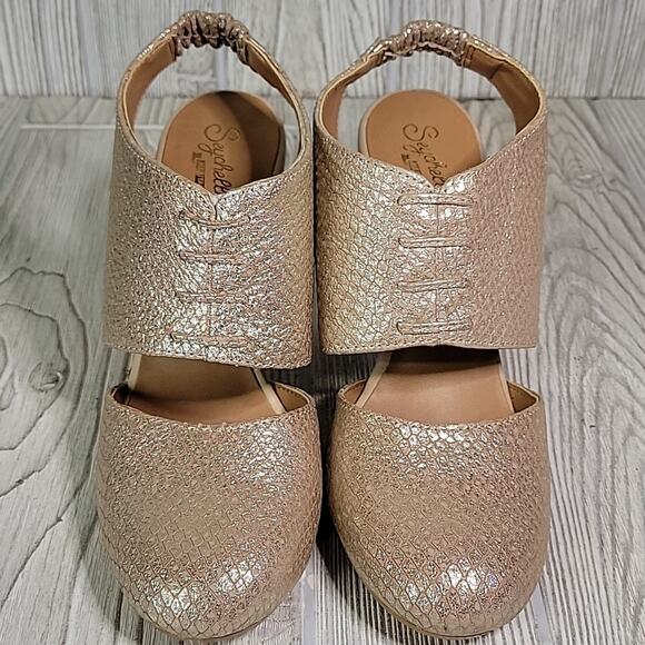 Seychelles Whirl Embossed Gold Metallic Round Toe Slingback Pumps Womens 6.5 NEW - Picture 4 of 15